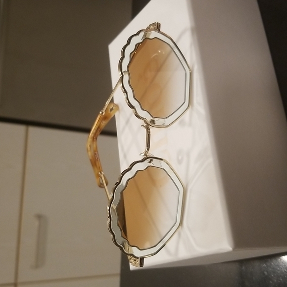 💕CHLOE💕 Tally Scalloped Sunglasses CE147S 834 Gold Brown Lenses New In Box - Picture 14 of 16